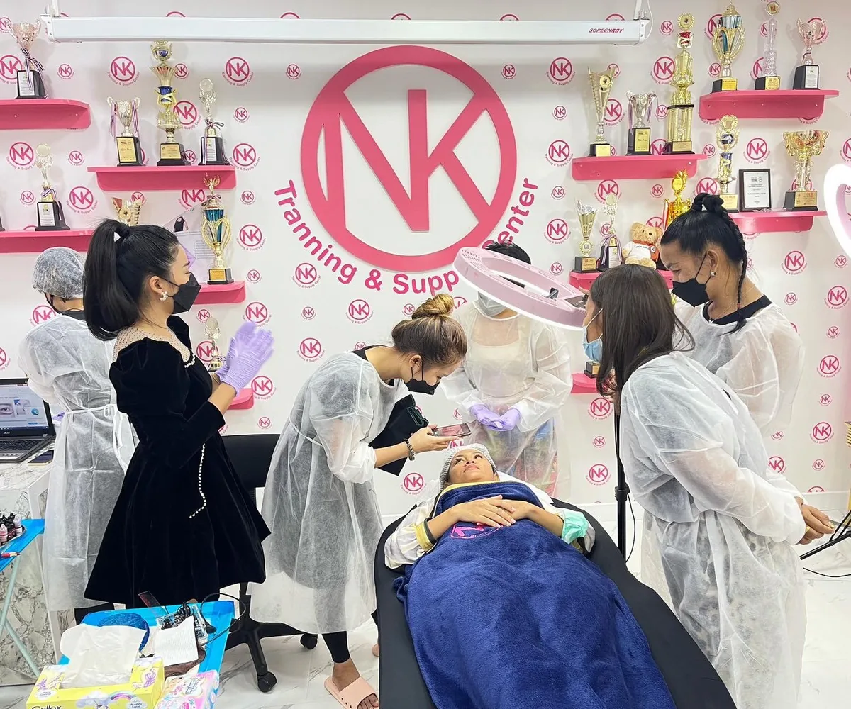 Master Gift supervising a demonstration on a model in front of the NK wall