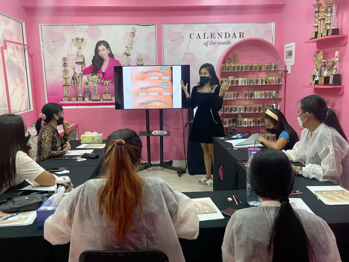 A brow theory lesson with brow diagrams on the screen