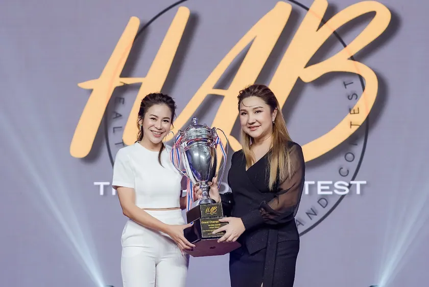 An artist receiving a trophy at the HAB Thailand Contest
