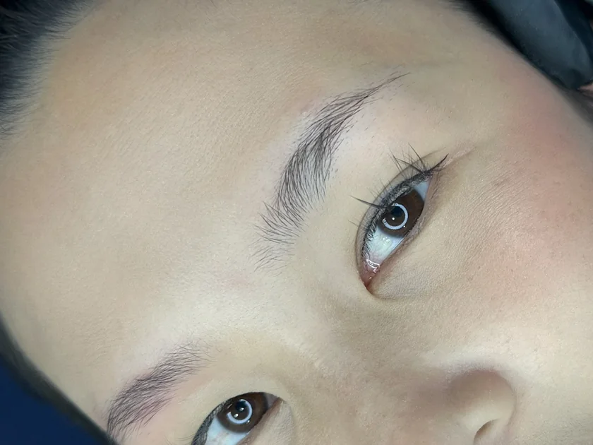 A brow before permanent makeup