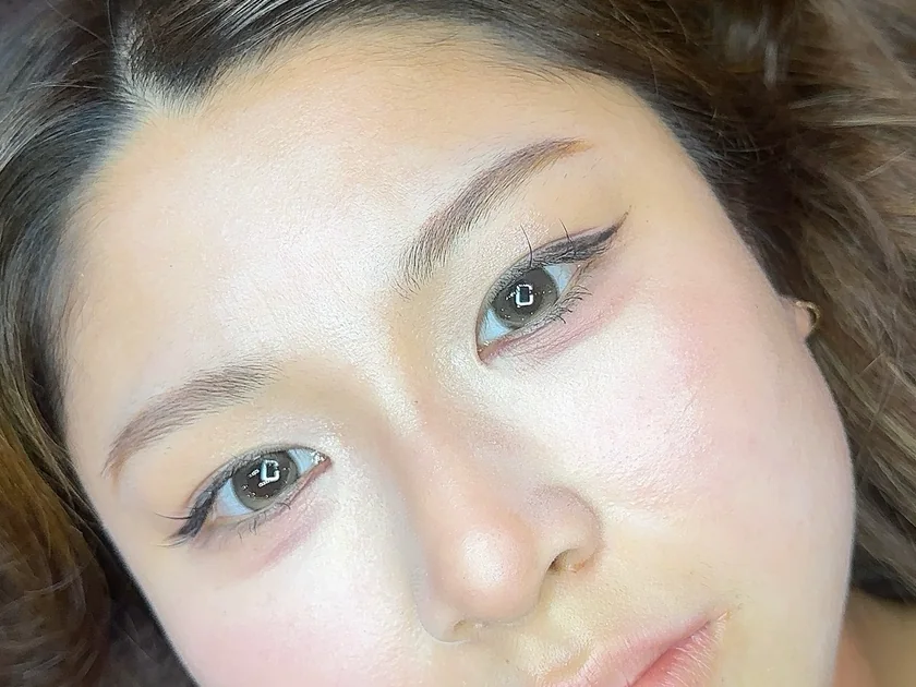 An eye before lash extensions